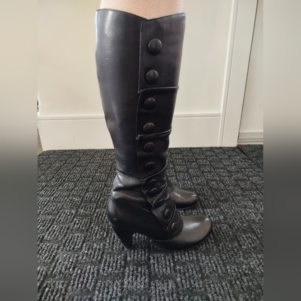 Mix Mooz Knee-High Leather Boots